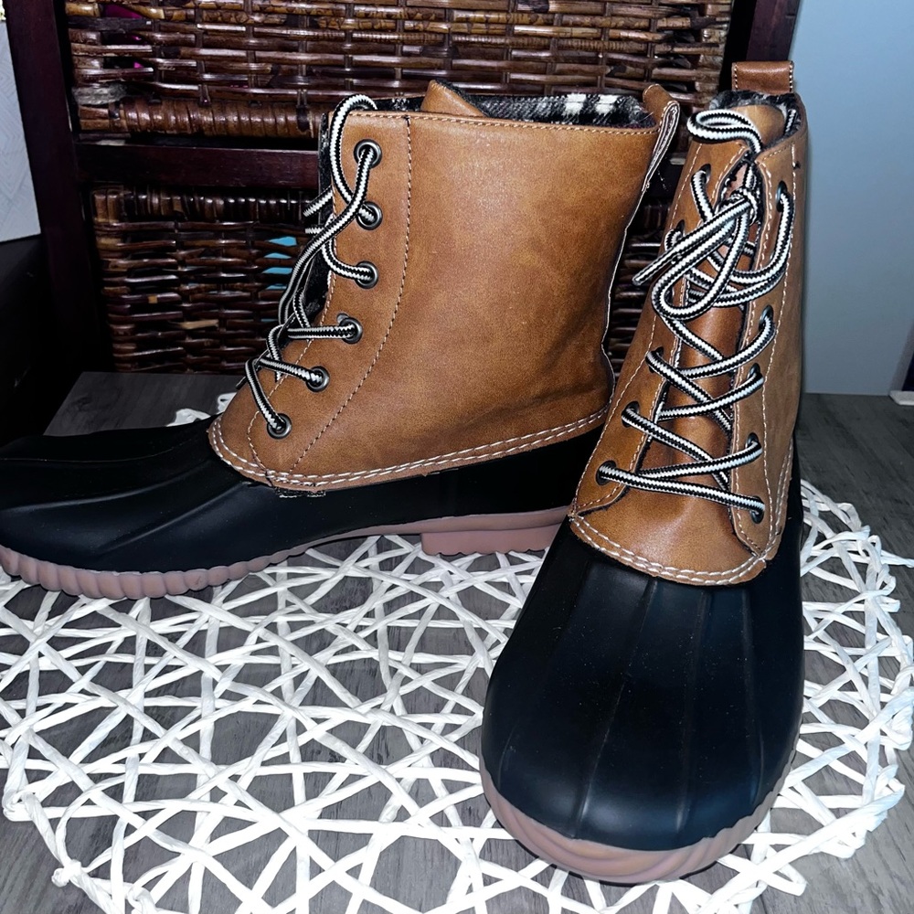Report Brown and Black Winter Rain Boots size 9.5
